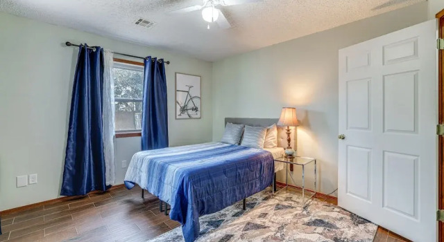 Коттедж Rogers Vacation Home w/ Yard: 5 Mi to Bentonville