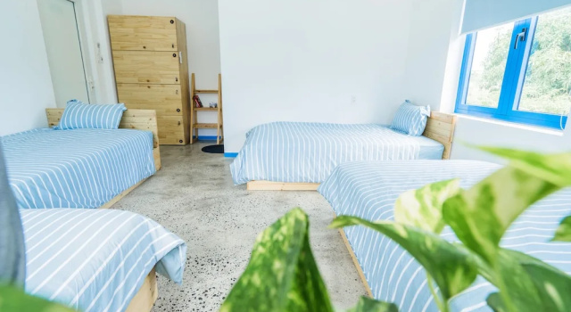 Кровать в общем номере с балконом SANTORI Hoi An Homestay