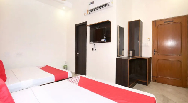 Люкс OYO 16960 Atithi Residency