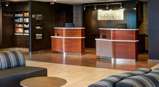 Courtyard by Marriott Louisville East, Забронировать Отель Луисвилл Louisville Metropolitan Area, рядом с Stony Brook Shopping Center