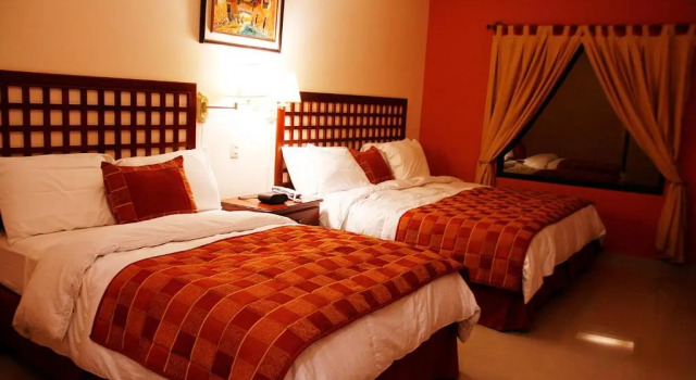 Полулюкс Deluxe Hotel Plaza Maria