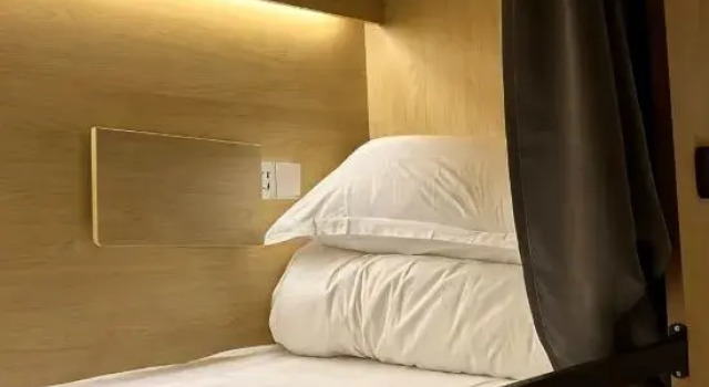 Кровать в общем номере (женский номер) Caoye Ziyou Hostel (Jingdezhen People Square Taoyangli Scenic Area)