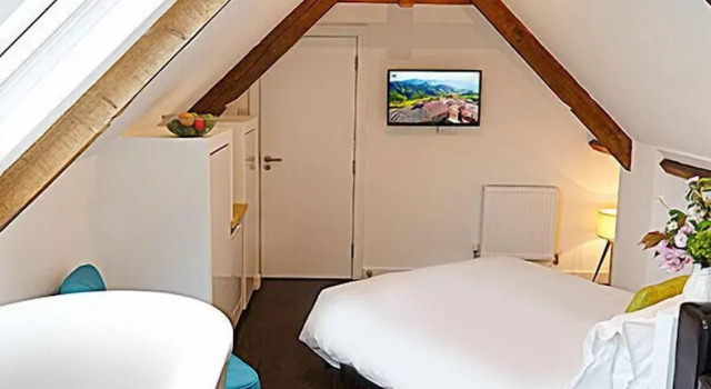 Двухместные апартаменты с балконом Live and Let Live Inn