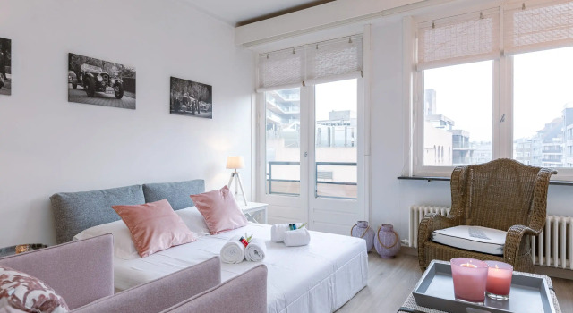 Beautiful and Spacious Studio With Side Seaview