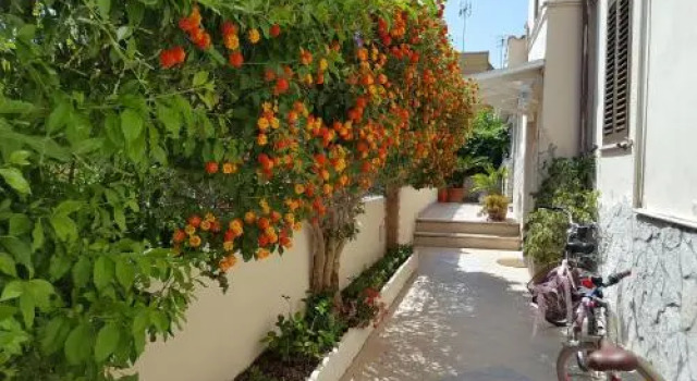 Quattro Stelle al Porto Guest House, Prenota Affittacamere Hotel a Lazio con parcheggio, Parcheggio