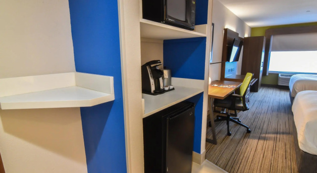 Четырёхместный номер Standard Holiday Inn Express & Suites - Indianapolis Northwest by IHG