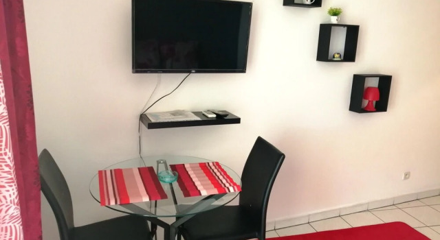 Studio in Saint Denis, With Wonderful sea View, Balcony and Wifi, Book Apartment Hotels in Saint-Denis with Parking, near Trinity Park, Parking