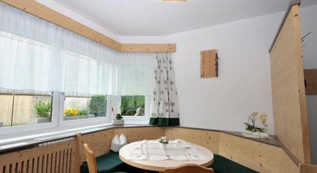 Haus Hermine, Prenota Hotel Hotel a Tirolo con parcheggio, Parcheggio