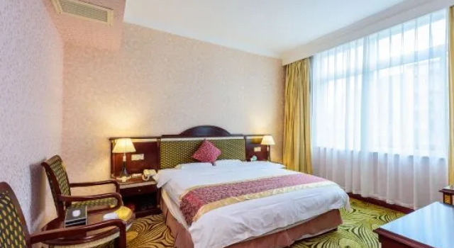 Люкс Business c 1 комнатой Vienna Hotel Guangxi Hechi Jinchengjiang Baima Street