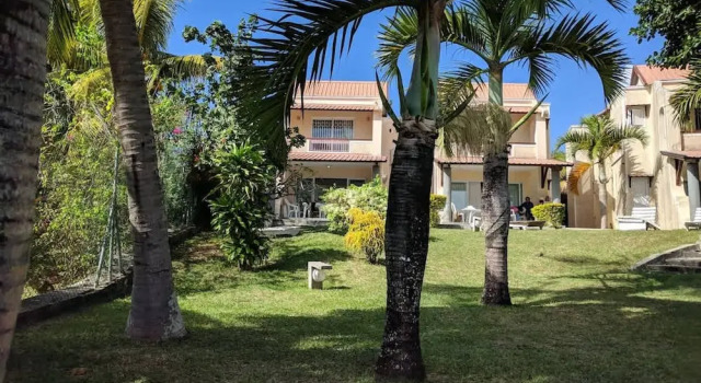 Вилла Residence With 6 Seafront Bungalows and Swimming