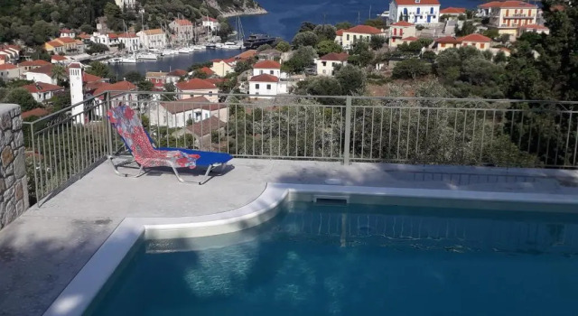 Полулюкс Likoudis Villas Suites,Traditional Ithacan Hospitality Above Kioni Harbot