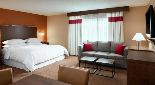Двухместный полулюкс Four Points by Sheraton Edmundston Hotel & Conference Center