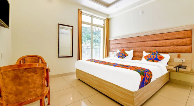Номер Deluxe Fabhotel Pacific Inn