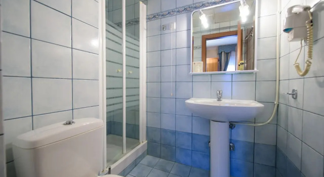 Одноместный номер Standard с балконом и с видом на озеро Hotel Kastoria in Kastoria City