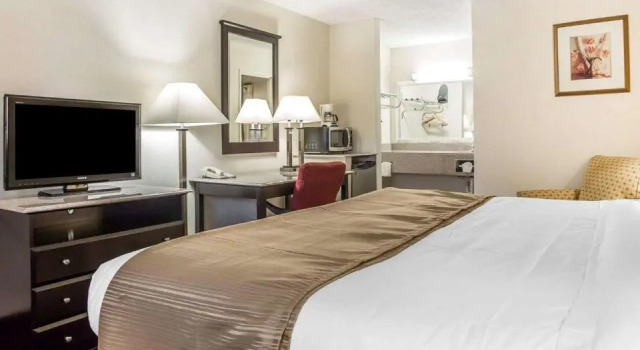 Номер Standard Quality Inn & Suites Coliseum