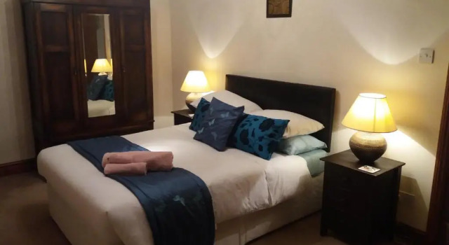 Woodpeckers Cottage B&B, Забронировать Отель «постель и завтрак» Отели Исторического графства Суссекса с парковкой, Парковка