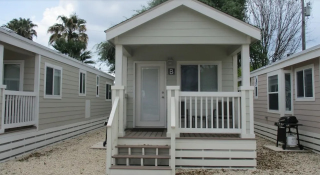 Коттедж Travelers World RV Resort