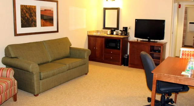 Двухместный люкс c 1 комнатой Country Inn & Suites by Radisson, Winnipeg, MB