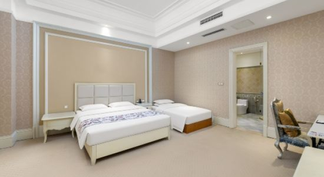 Люкс Blue Sky Hotel Yantai