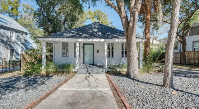 Коттедж Charming 100-year-old Home < 1 Mi to Downtown