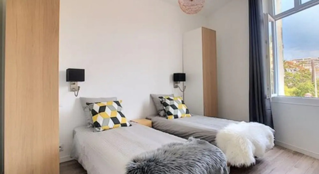 Yellow corner