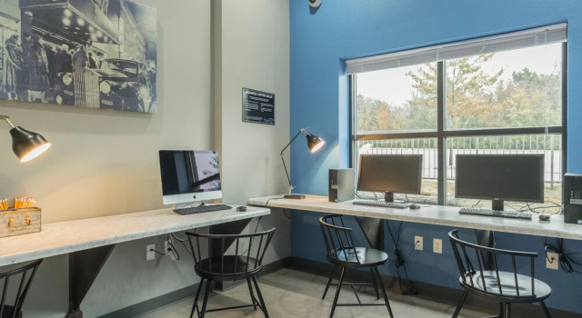 The Luxe Suites at University of Arkansas, Prenota Hotel Fayetteville Northwest Arkansas