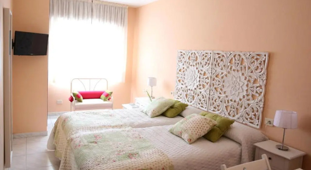 Habitaciones Castelao, Забронировать Отель Эль-Грове O Grove Peninsula, рядом с Церковь Сан-Мартино