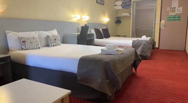 Четырёхместный номер Standard Brit Hotel Bleu Nuit