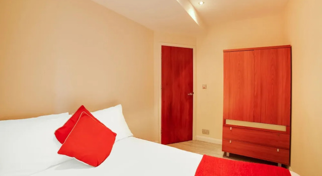 Charming Apartment in London With Jacuzzi, Забронировать Апартаменты/квартира Кенсингтон и Челси Лондон, рядом с Саут Кенсингтон