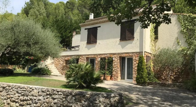Коттедж Chambre d'Hôtes "La Cabrière"
