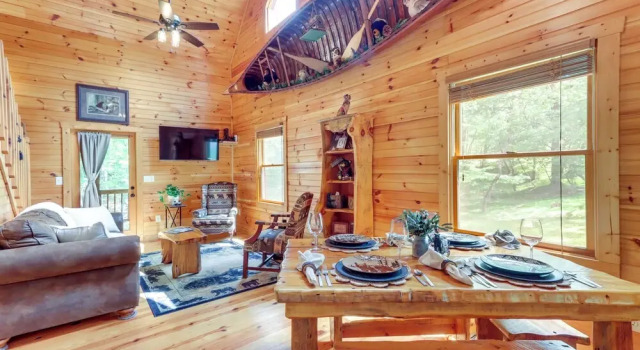 Blue Ridge Cabin Rental w/ Deck & Screened Porch!, Rezerwuj Dom wakacyjny Blue Ridge Georgia