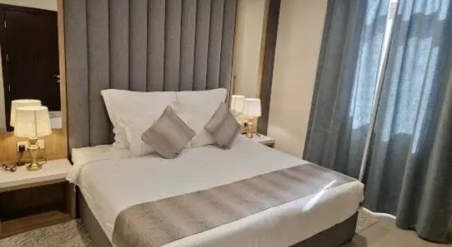 Люкс Executive Continent Hotel Al Uqayr