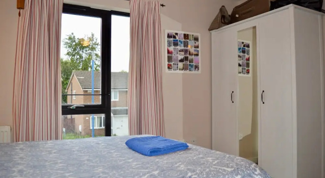 Spacious 2 Bedroom Townhouse With Garden & Parking, Забронировать Отель Отели Манчестера с парковкой, Парковка