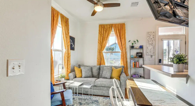 Walk to Beach: Family Home w/ Patio in Galveston