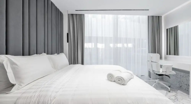 Luxe Dubai Marina 3Flr 4BR w Pool Sauna, Забронировать Вилла Виллы Эмирата Дубая, рядом с Dubai Marina Yacht Club, Вилла