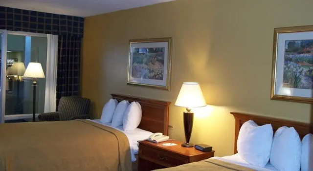 Quality Inn & Suites, Rezerwuj Hotel Hurstbourne 