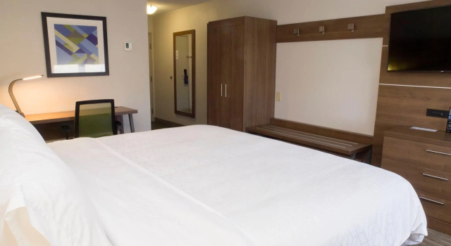Номер Standard Holiday Inn Express Hotel & Suites Madison by IHG