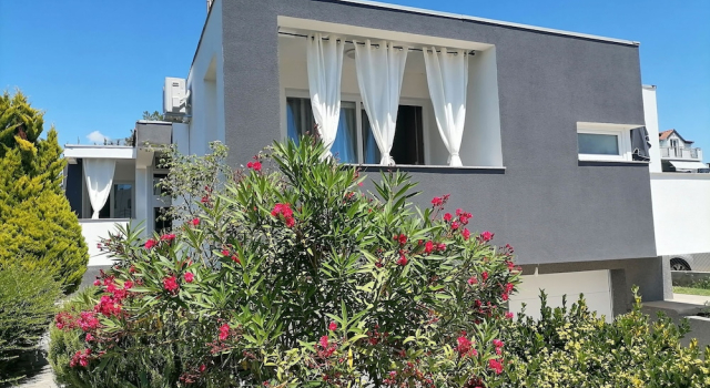 Apartments Dora