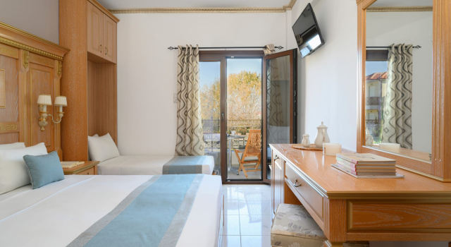 Люкс EVLOGIA HOTEL SEAFRONT and ANEX by Greek Pride