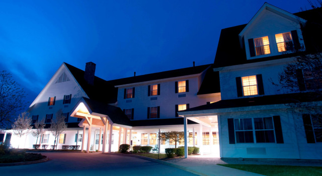 Courtyard Middlebury, Varaa Hotelli Hotellit New England uima-altaalla, Uima-allas