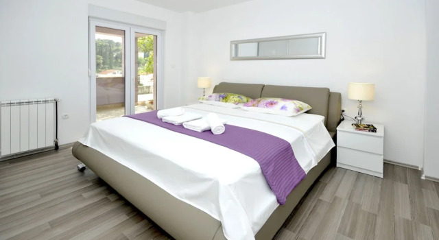 Luxury Villa Rooftop Pool !avbl in Season, Rezerwuj Willa Hotele w Split-Dalmatia County z parkingiem, Parking