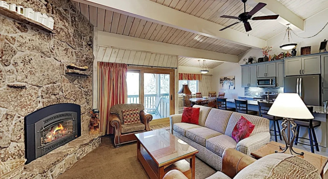 2345 Apres Ski Way House Unit 114 - 4 Br home by RedAwning