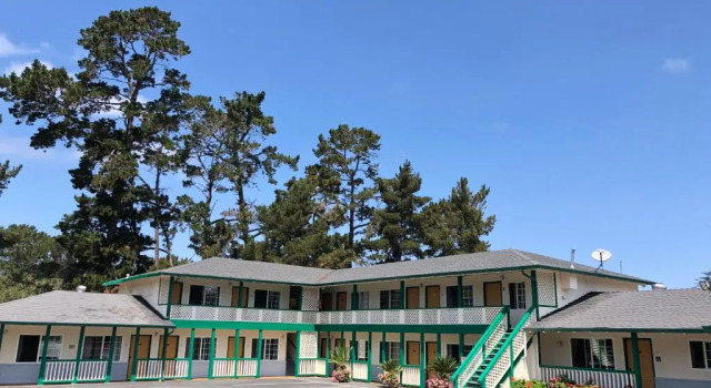 Monterey Pines Inn, Забронировать Отель Монтерей Виноградники Монтерей, рядом с Спортивный центр Monterey