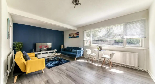 Коттедж Contemporary 4 Bedroom Detached House With Parking and City Links