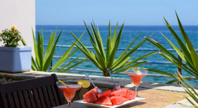 Beach House, Забронировать Апартаменты/квартира Отели Милатос с парковкой, Парковка