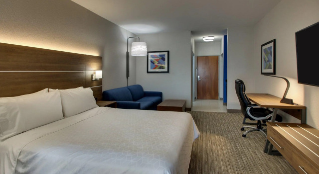Четырёхместный люкс c 1 комнатой Holiday Inn Express Hotel & Suites Waukegan/Gurnee by IHG
