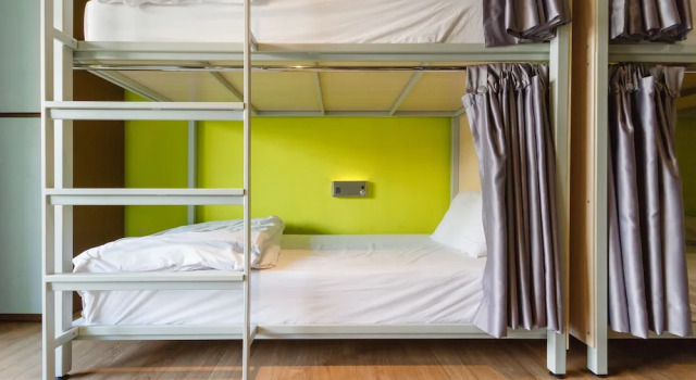 Кровать в общем номере с балконом Siamaze Hostel