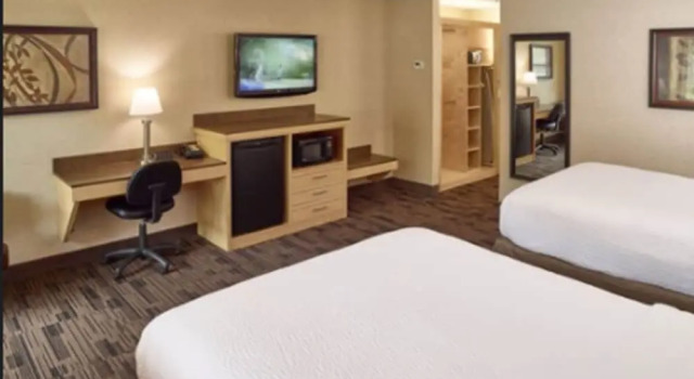 Четырёхместный номер Standard LivINN Hotel Minneapolis North / Fridley
