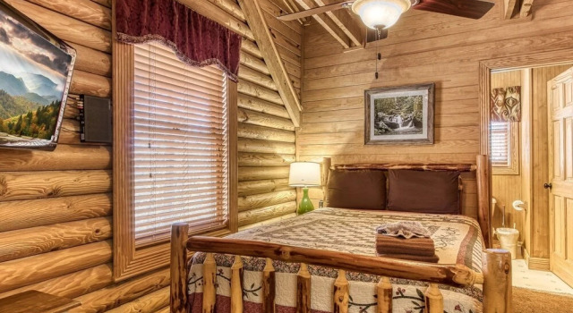 Er20 - Eagles Roost Great Location! - Close To Town! 4 Bedroom Cabin by RedAwning