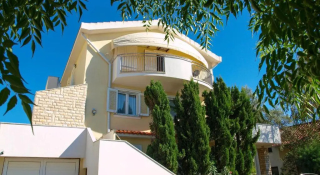 Kristi apartment complex